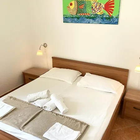 ゲストハウス ルームズ ビンカ チューダー 3*