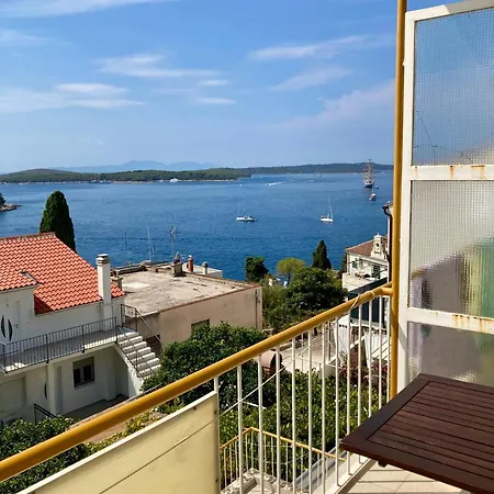 ルームズ ビンカ チューダー 3* フヴァル