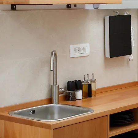 ルームズ ビンカ チューダー 3* フヴァル