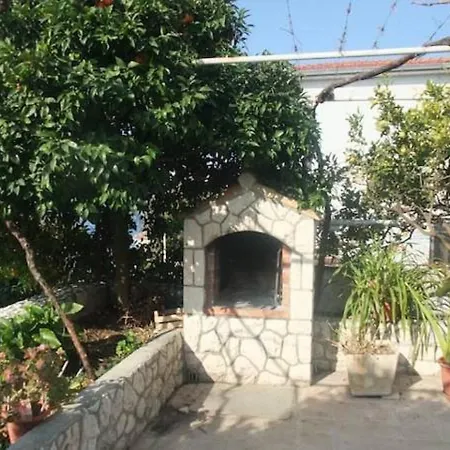 Πανσιόν Vinka Tudor Χβαρ