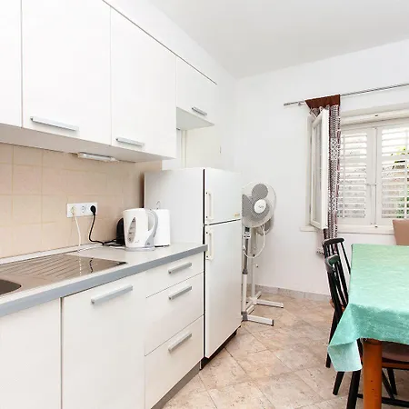 Vinka Tudor 3* Χβαρ