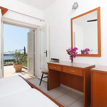 ルームズ ビンカ チューダー 3* フヴァル