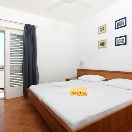 Vinka Tudor Πανσιόν Χβαρ