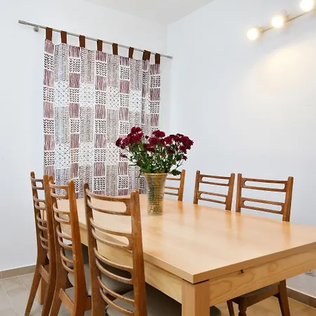 Vinka Tudor Πανσιόν Χβαρ