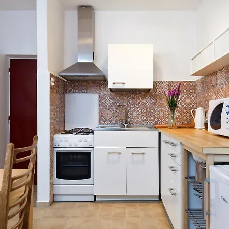 ゲストハウス ルームズ ビンカ チューダー フヴァル